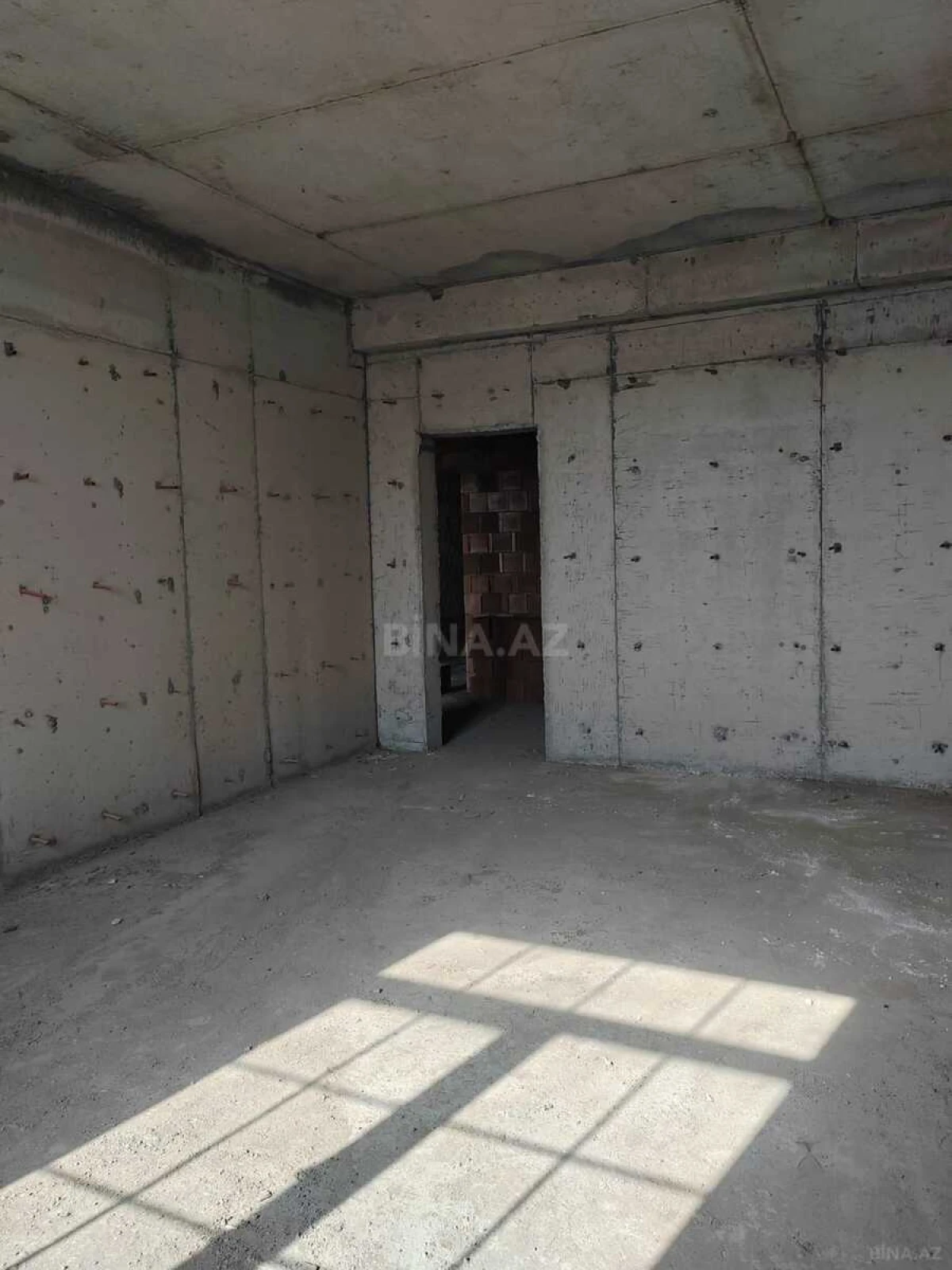 Satılır 4 otaqlı mənzil 143 m²