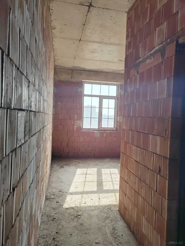 Satılır 4 otaqlı mənzil 143 m²