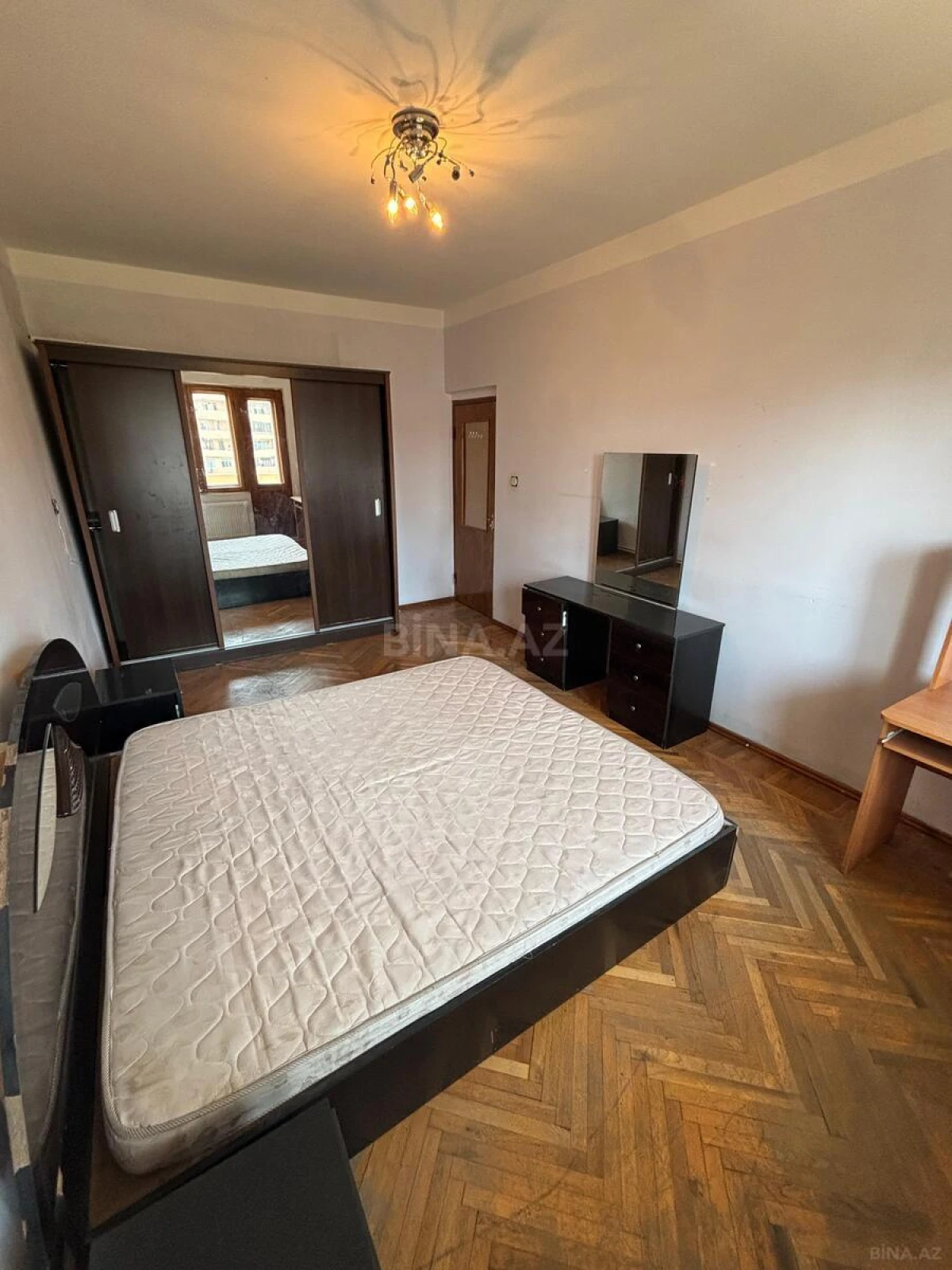 Kirayə verilir 4 otaqlı mənzil 100 m²