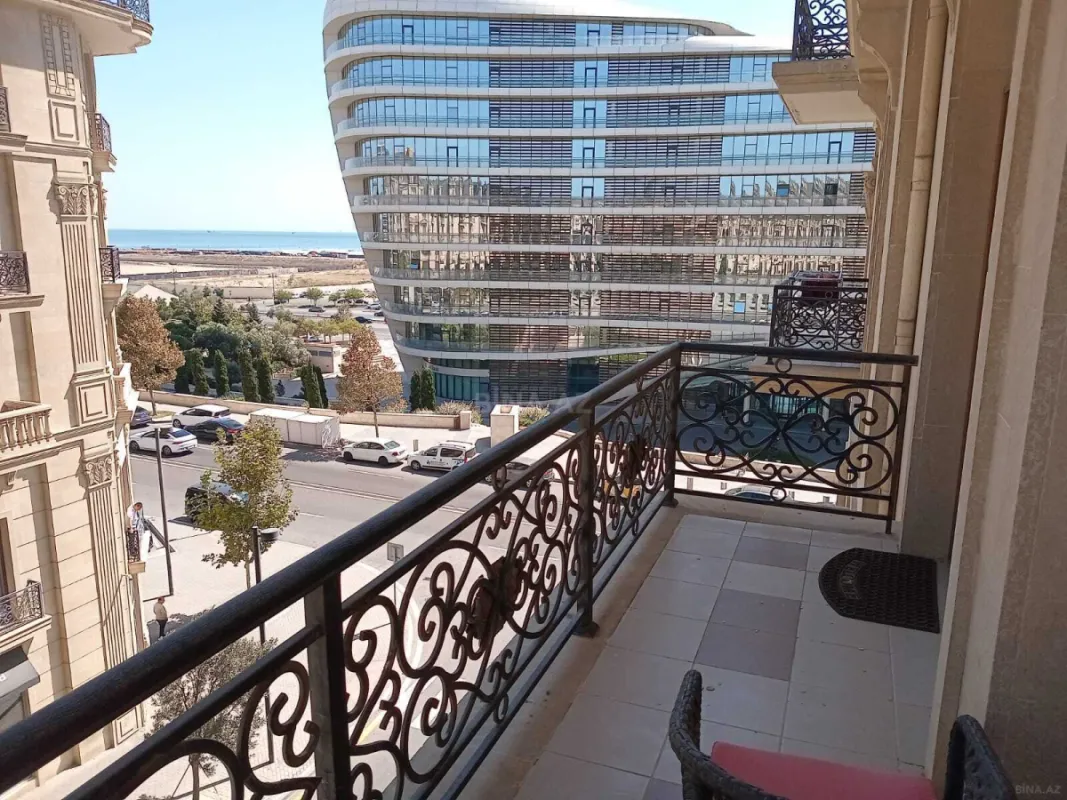 Kirayə verilir 3 otaqlı mənzil 130 m²