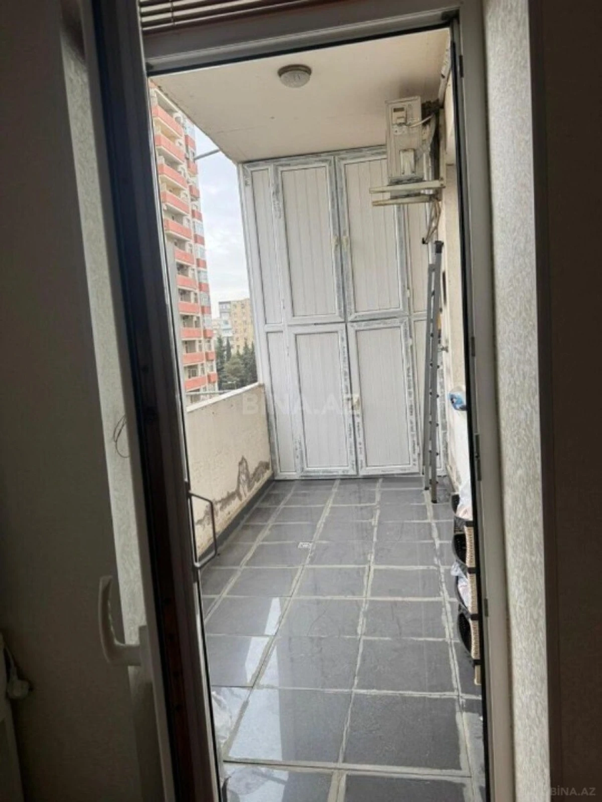 Satılır 2 otaqlı mənzil 96 m²