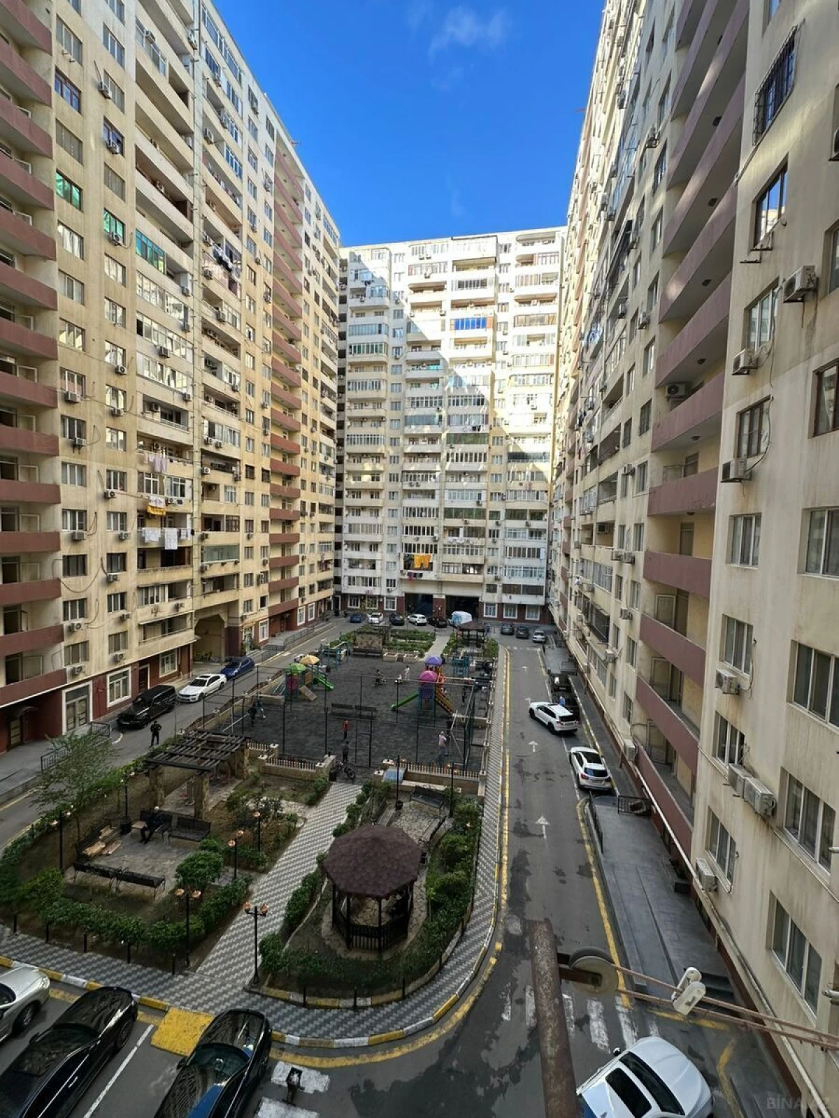 Kirayə verilir 2 otaqlı mənzil 75 m²