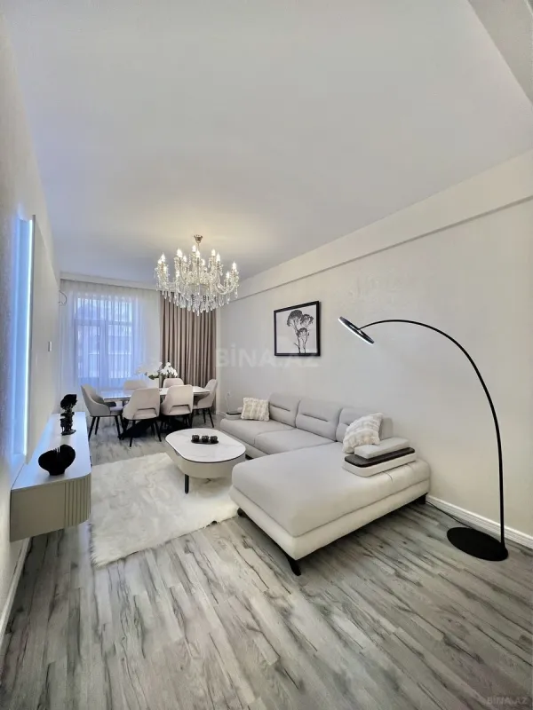 Satılır 2 otaqlı mənzil 103 m²