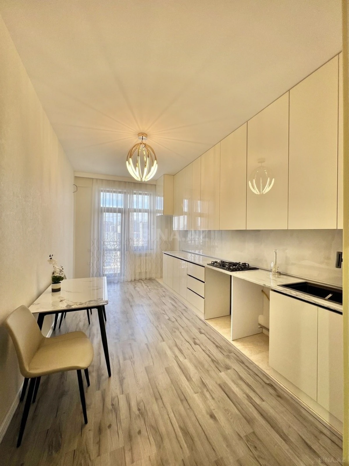 Satılır 2 otaqlı mənzil 103 m²