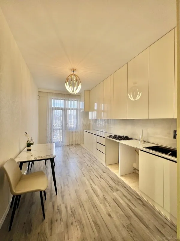 Satılır 2 otaqlı mənzil 103 m²
