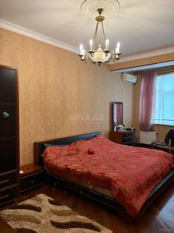 Satılır 3 otaqlı mənzil 169 m²