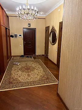 Satılır 3 otaqlı mənzil 169 m²
