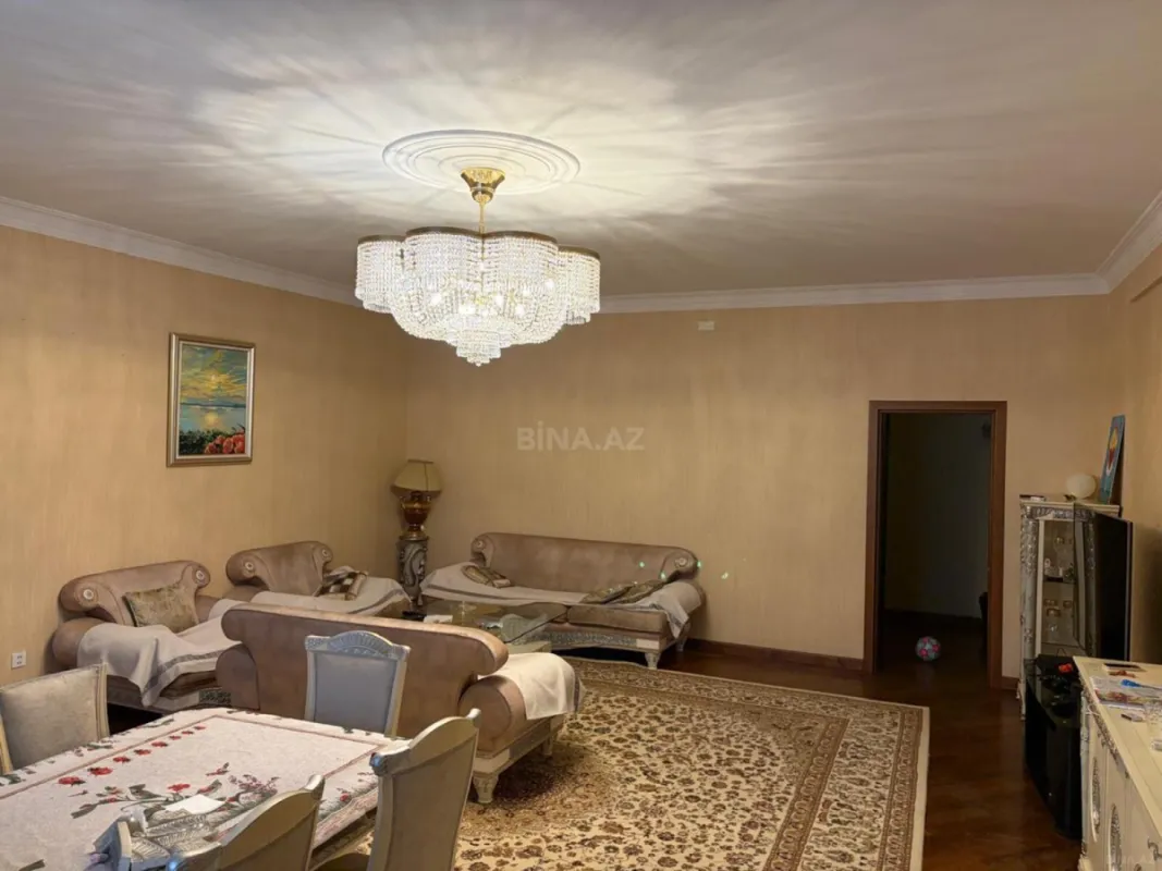 Satılır 3 otaqlı mənzil 169 m²