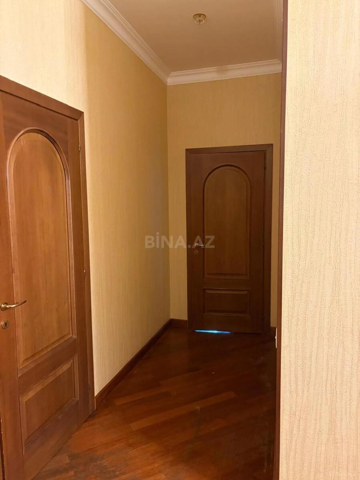 Satılır 3 otaqlı mənzil 169 m²