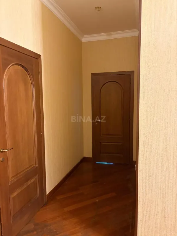 Satılır 3 otaqlı mənzil 169 m²