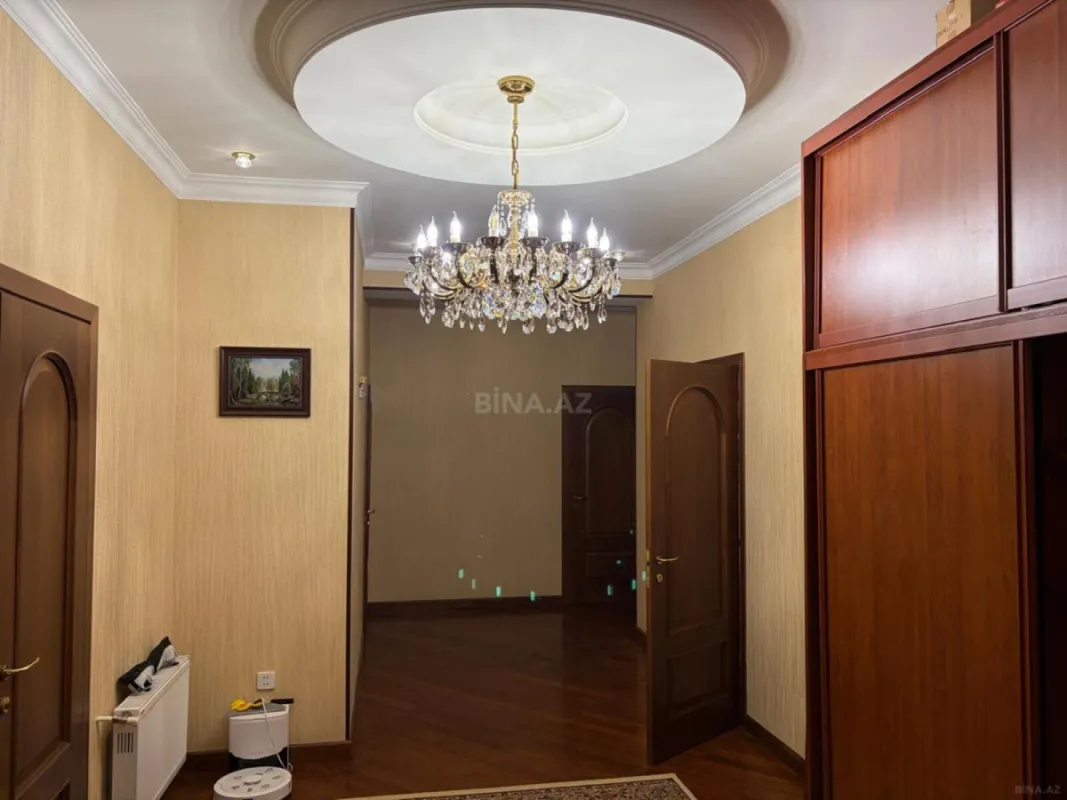 Satılır 3 otaqlı mənzil 169 m²