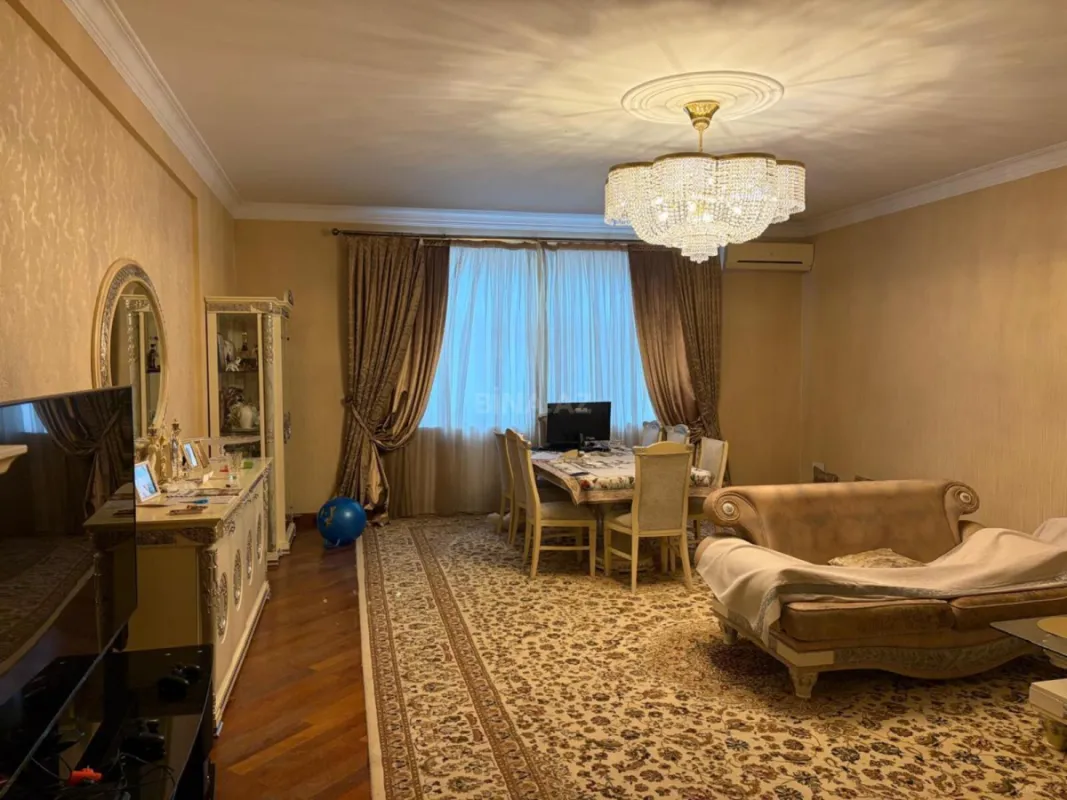 Satılır 3 otaqlı mənzil 169 m²