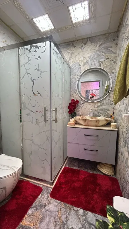 Kirayə verilir 5 otaqlı mənzil 200 m²
