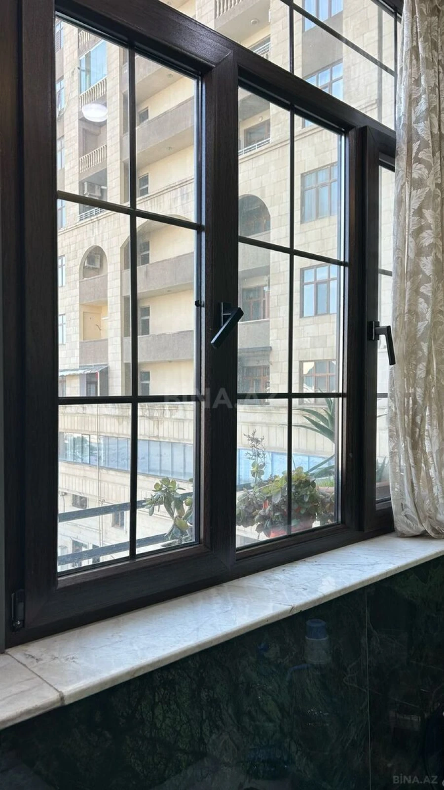 Kirayə verilir 5 otaqlı mənzil 200 m²