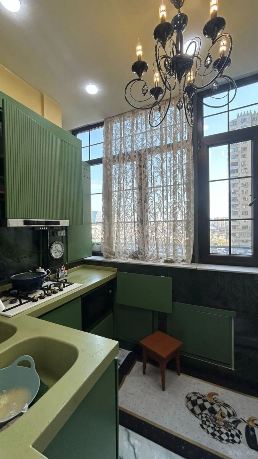Kirayə verilir 5 otaqlı mənzil 200 m²