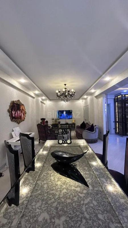 Kirayə verilir 5 otaqlı mənzil 200 m²