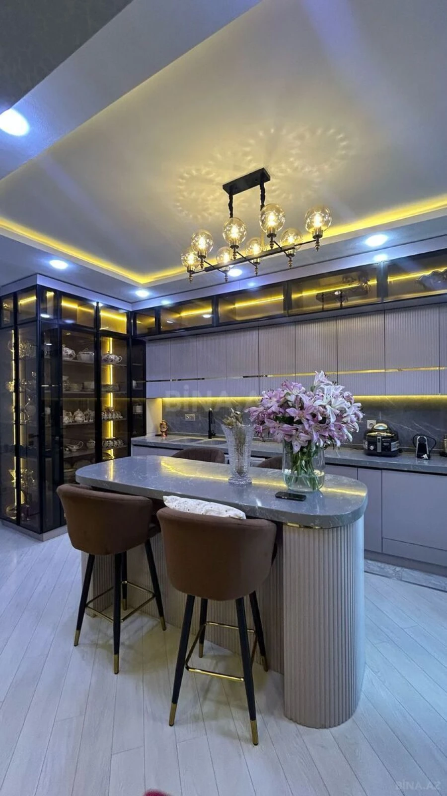 Kirayə verilir 5 otaqlı mənzil 200 m²