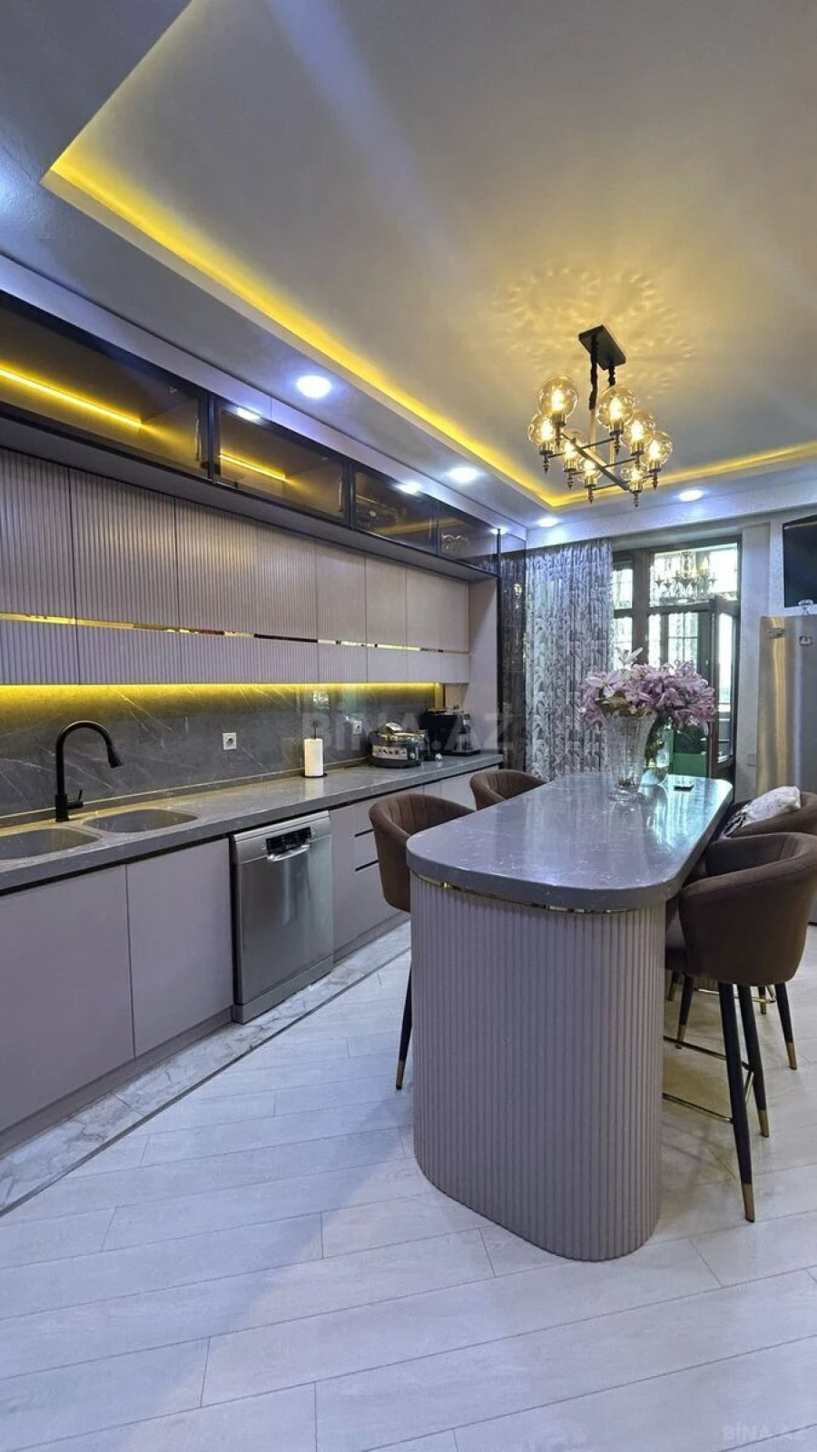 Kirayə verilir 5 otaqlı mənzil 200 m²