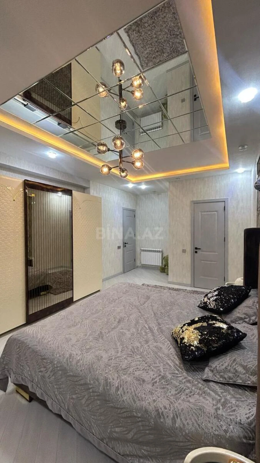 Kirayə verilir 5 otaqlı mənzil 200 m²