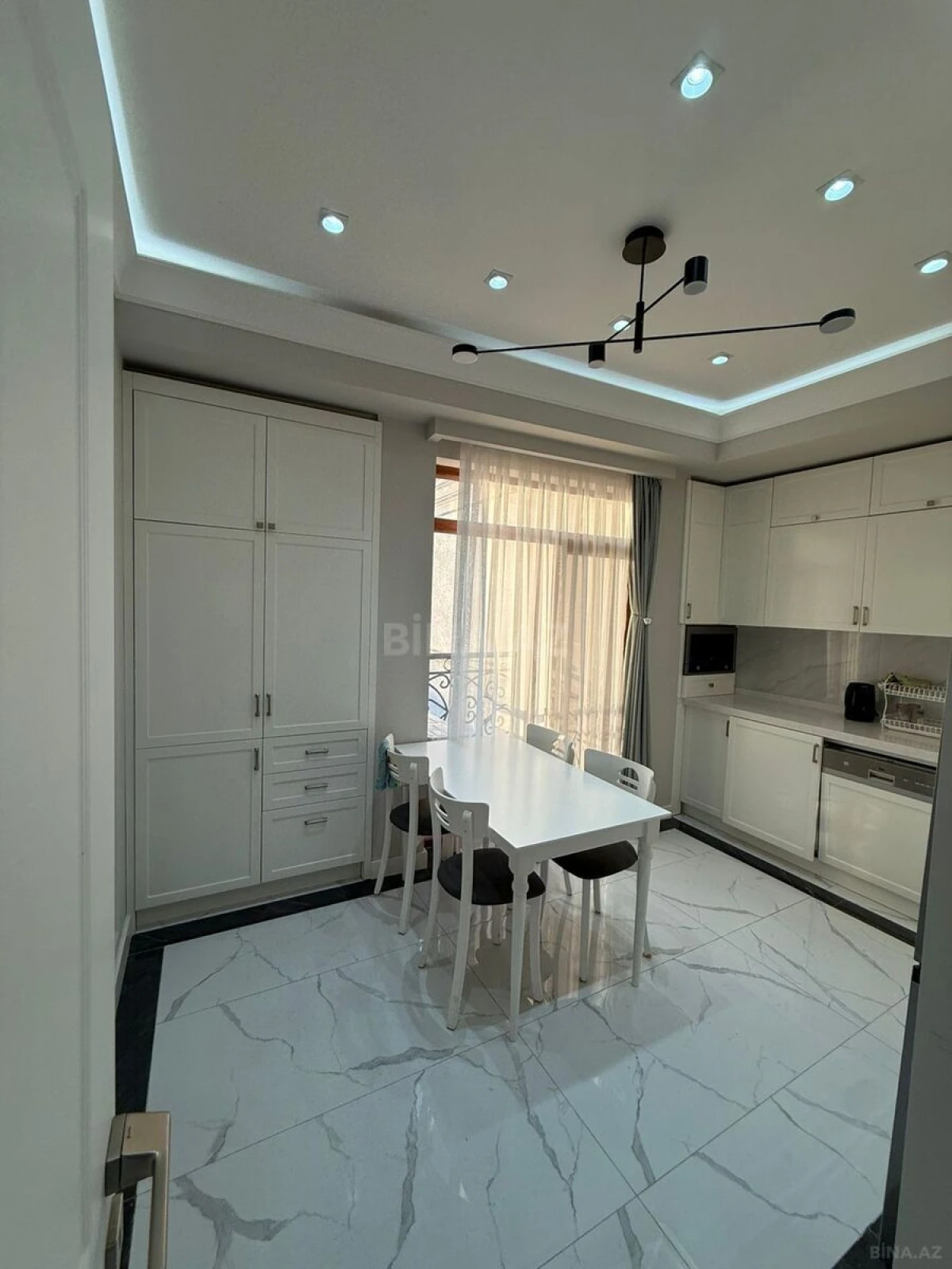 Kirayə verilir 3 otaqlı mənzil 100 m²