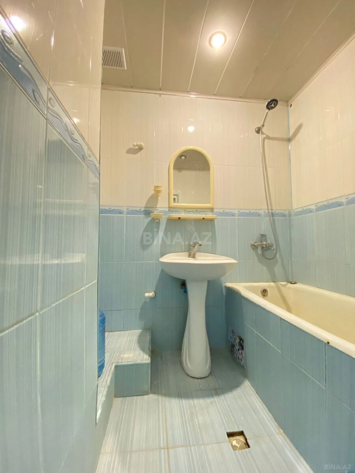 Satılır 4 otaqlı mənzil 101 m²