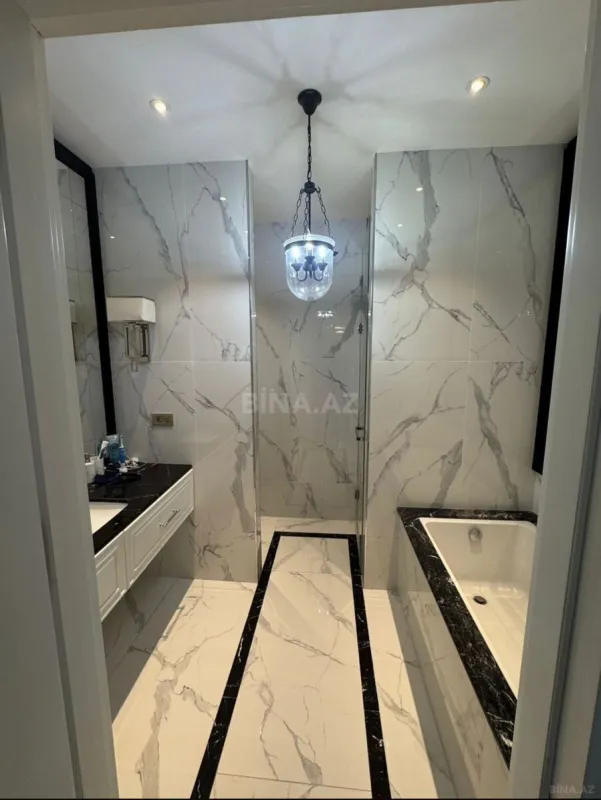 Satılır 4 otaqlı mənzil 254 m²