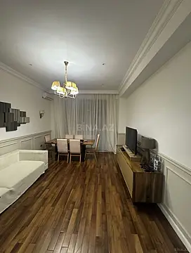 Satılır 4 otaqlı mənzil 254 m²