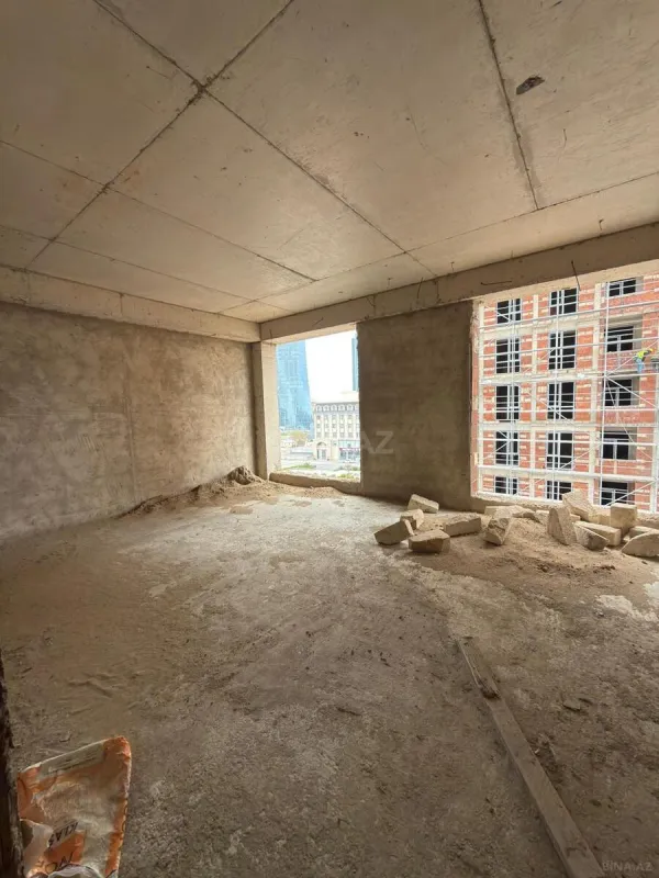 Satılır 4 otaqlı mənzil 169 m²