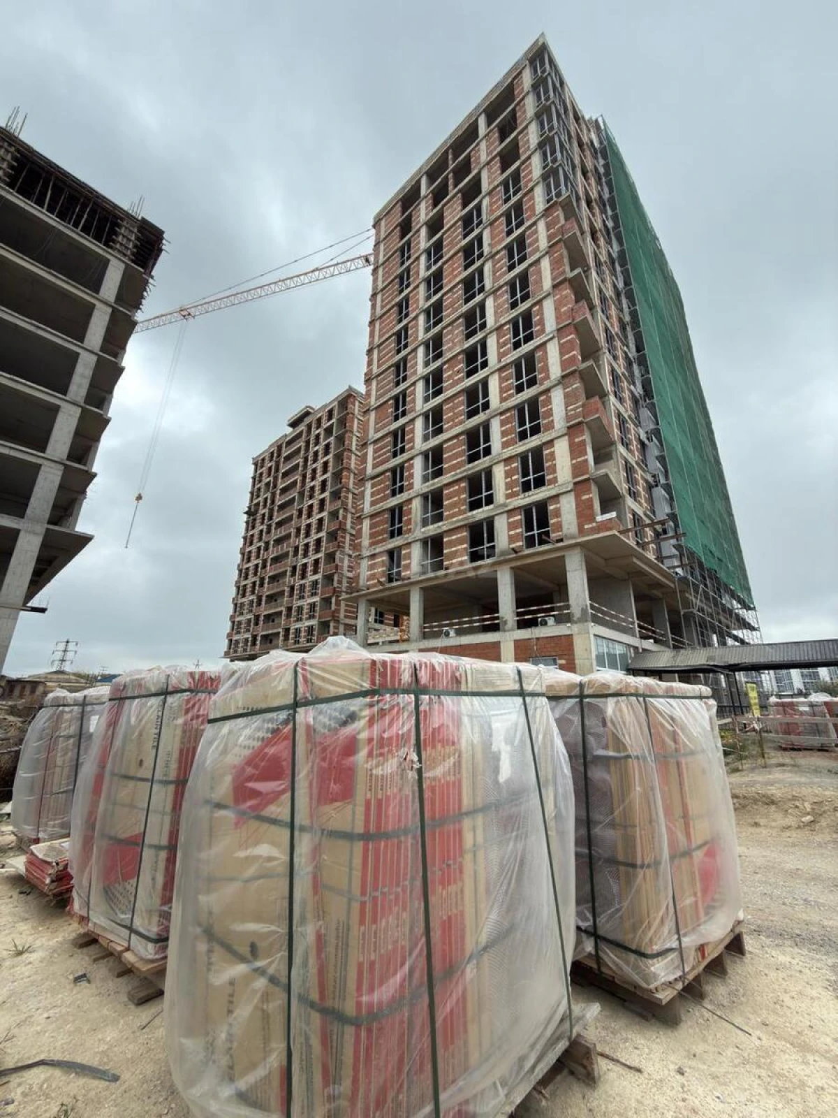 Satılır 4 otaqlı mənzil 169 m²