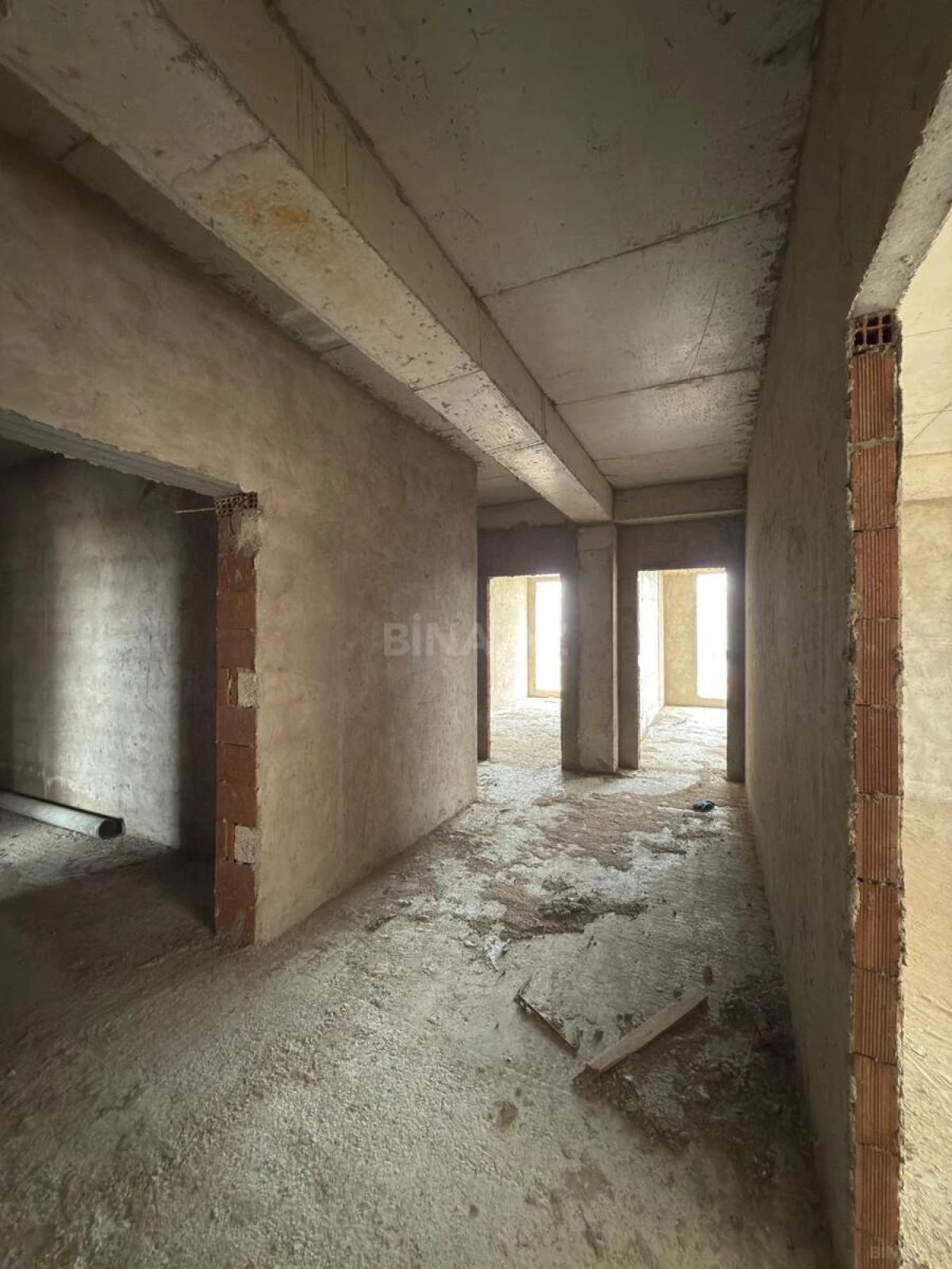 Satılır 4 otaqlı mənzil 169 m²