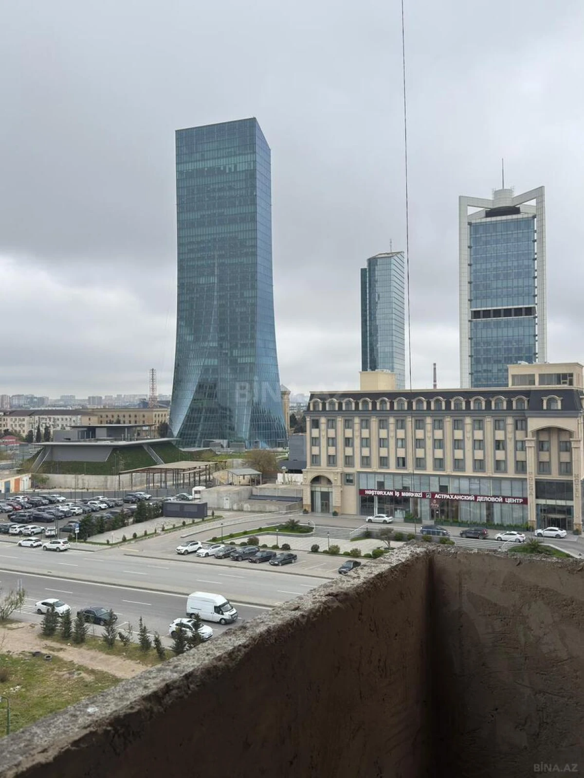 Satılır 4 otaqlı mənzil 169 m²