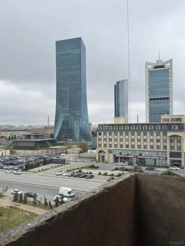 Satılır 4 otaqlı mənzil 169 m²