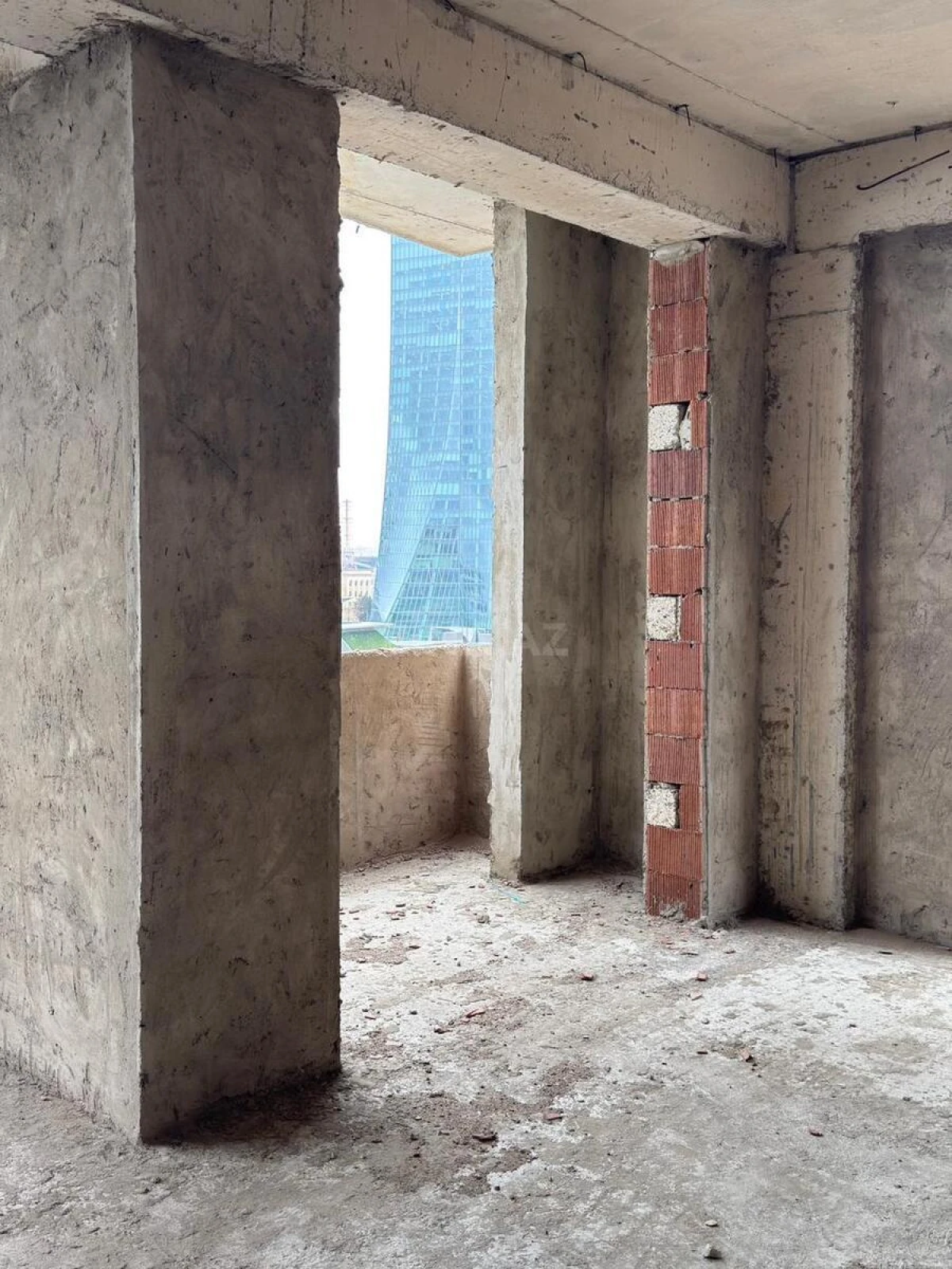 Satılır 4 otaqlı mənzil 169 m²