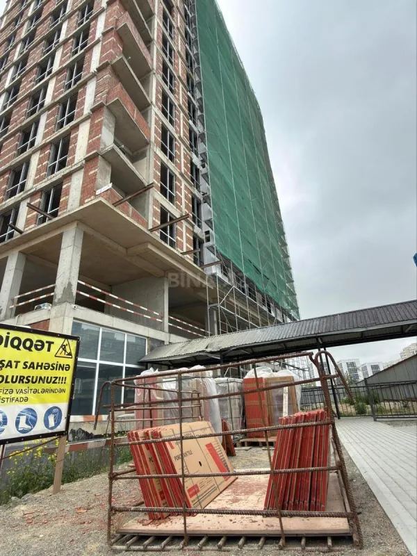 Satılır 4 otaqlı mənzil 169 m²