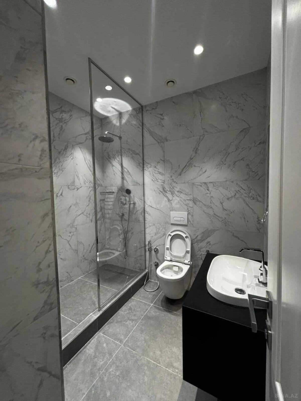 Kirayə verilir 3 otaqlı mənzil 125 m²