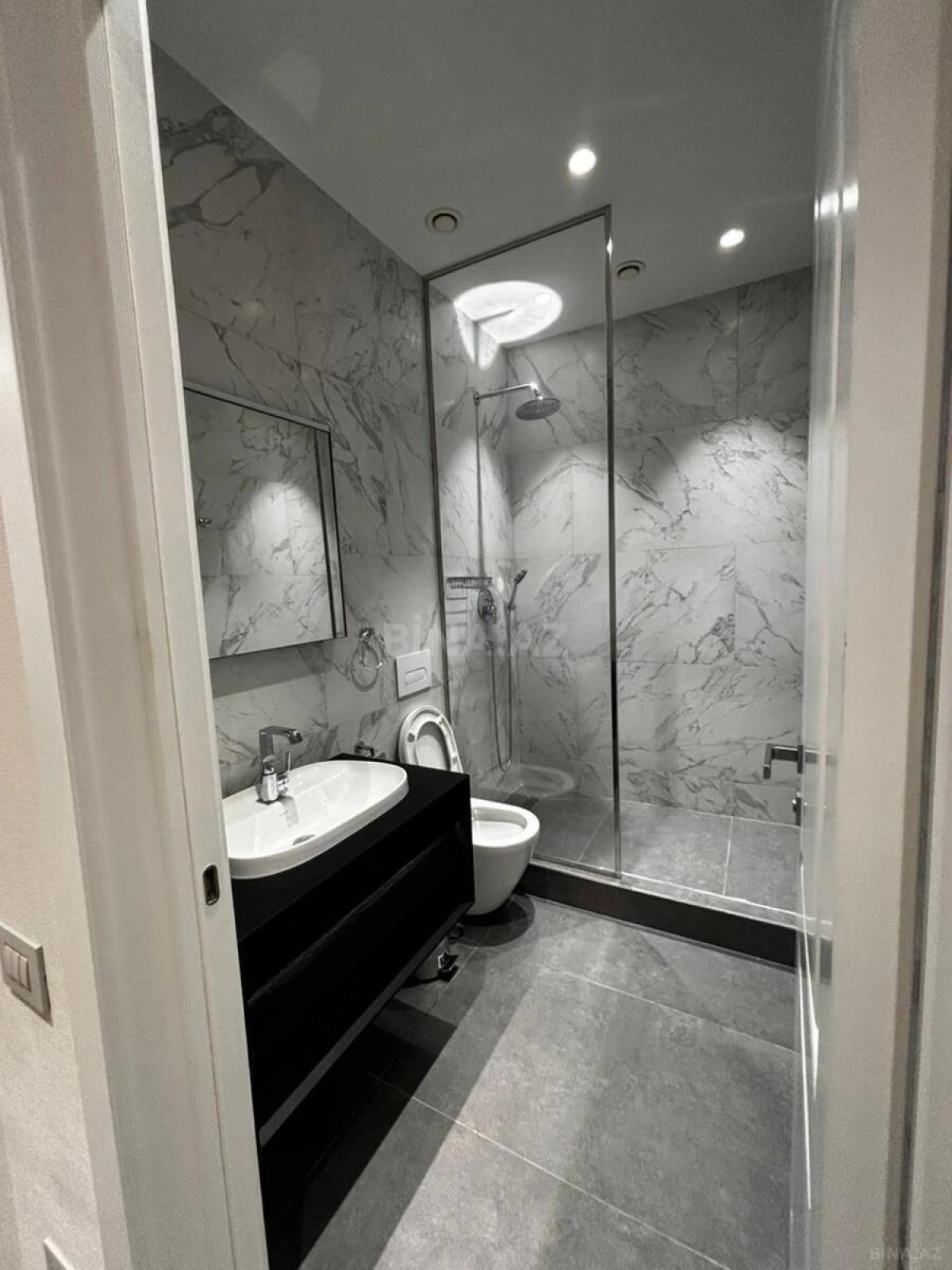 Kirayə verilir 3 otaqlı mənzil 125 m²