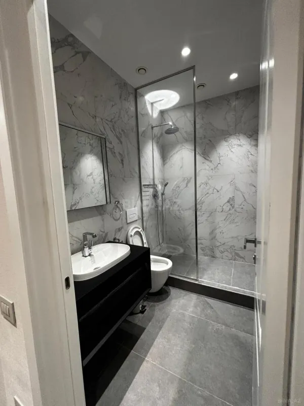 Kirayə verilir 3 otaqlı mənzil 125 m²