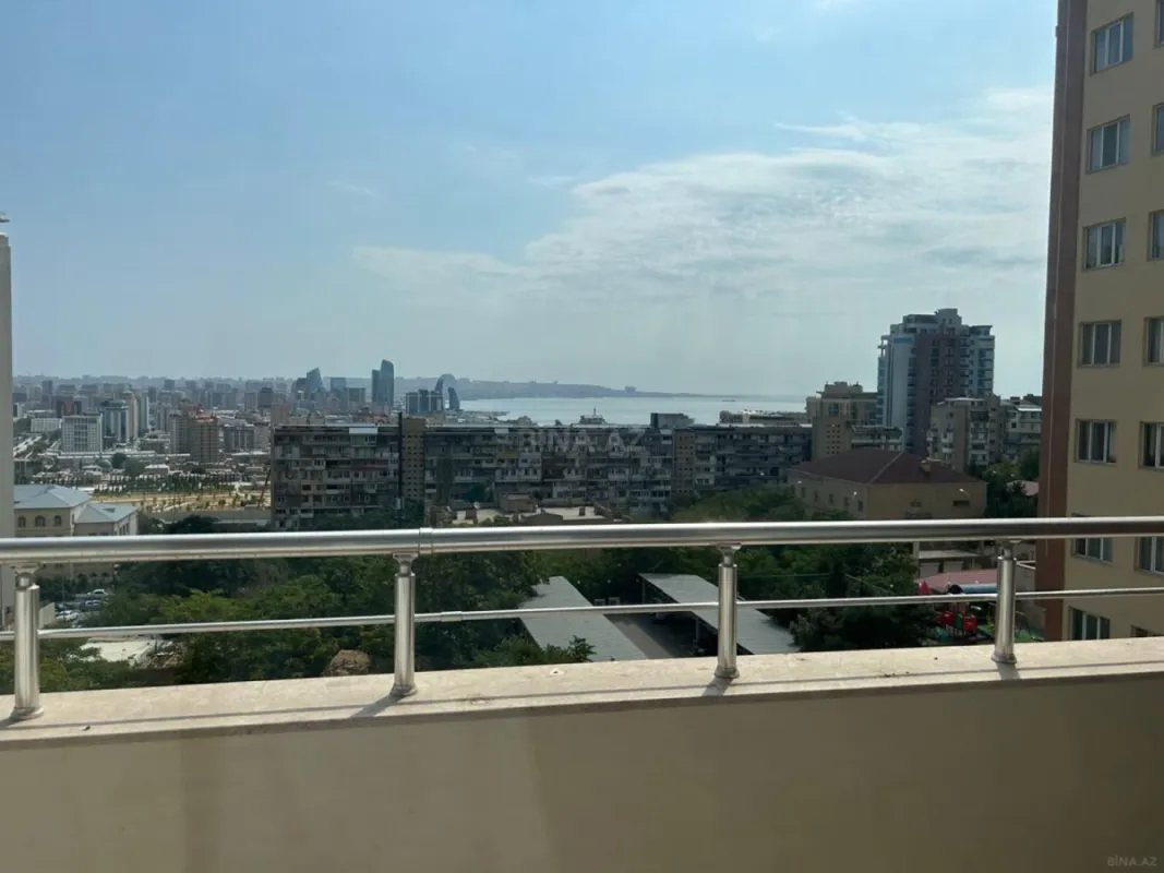 Kirayə verilir 4 otaqlı mənzil 200 m²