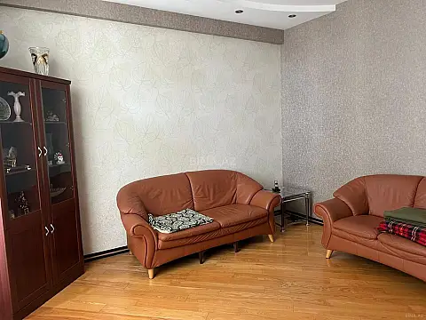 Kirayə verilir 4 otaqlı mənzil 200 m²