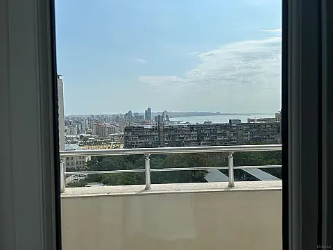 Kirayə verilir 4 otaqlı mənzil 200 m² — Bakı 4 otaq 200.00 m²