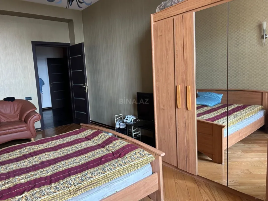Kirayə verilir 4 otaqlı mənzil 200 m²