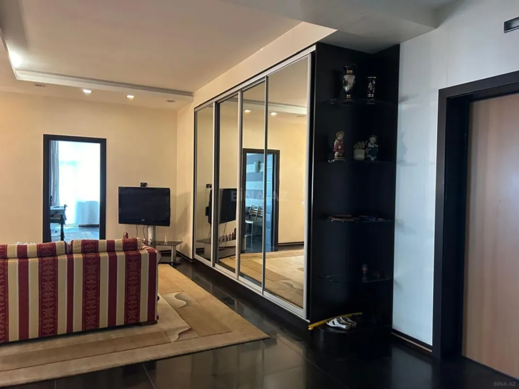 Kirayə verilir 4 otaqlı mənzil 200 m²