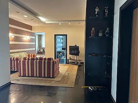 Kirayə verilir 4 otaqlı mənzil 200 m²