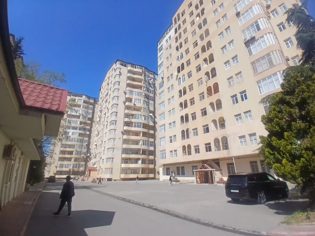 Satılır 3 otaqlı mənzil 128 m²