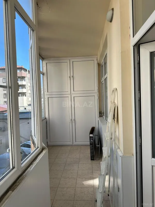 Satılır 3 otaqlı mənzil 128 m²
