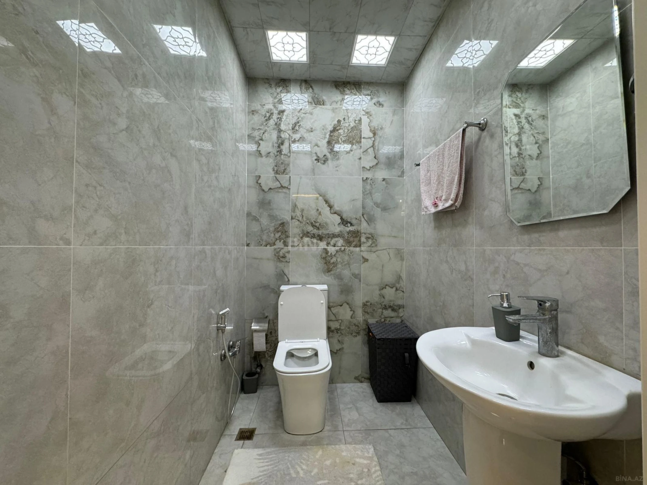 Satılır 2 otaqlı mənzil 110 m²