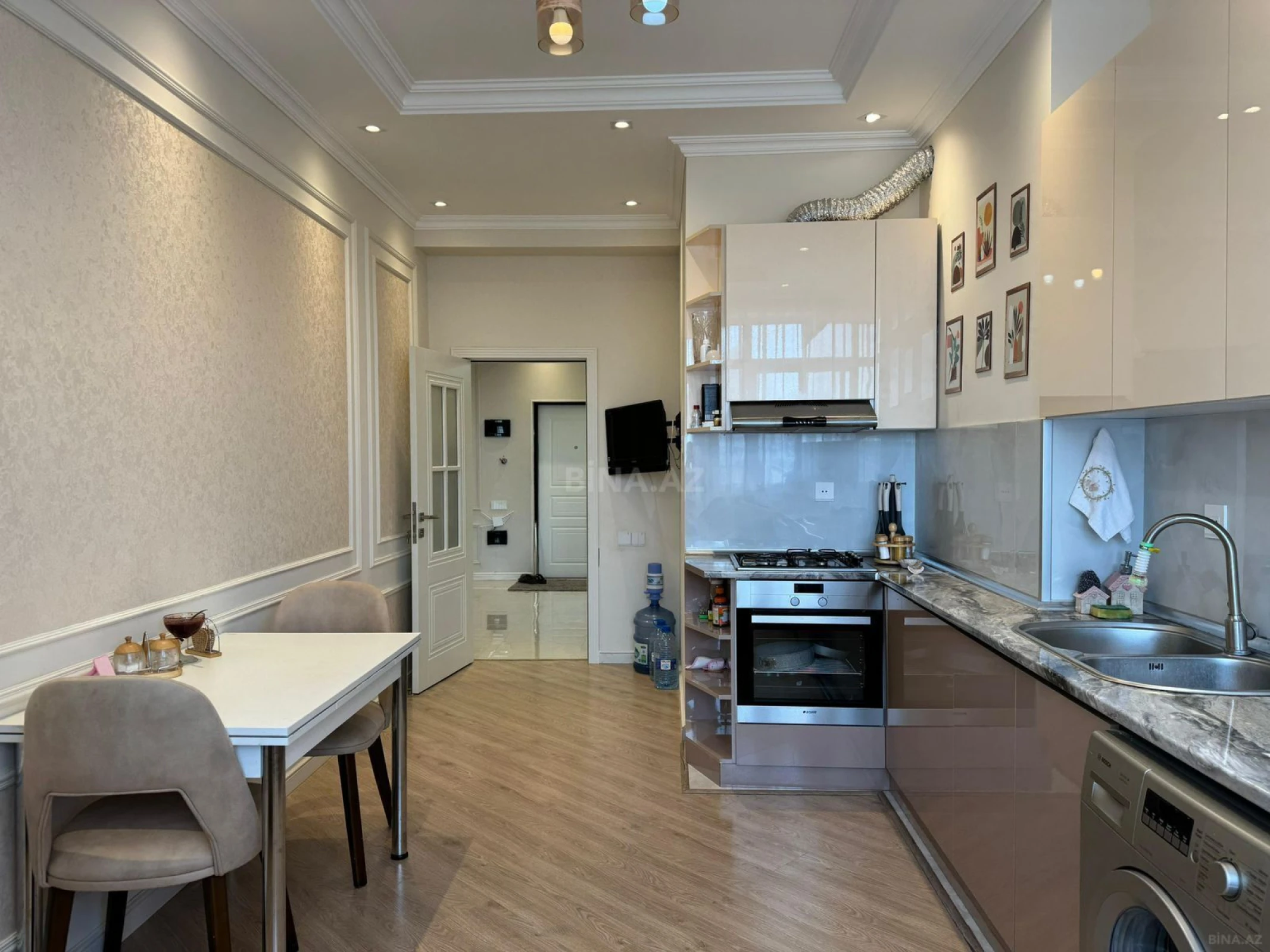 Satılır 2 otaqlı mənzil 110 m²