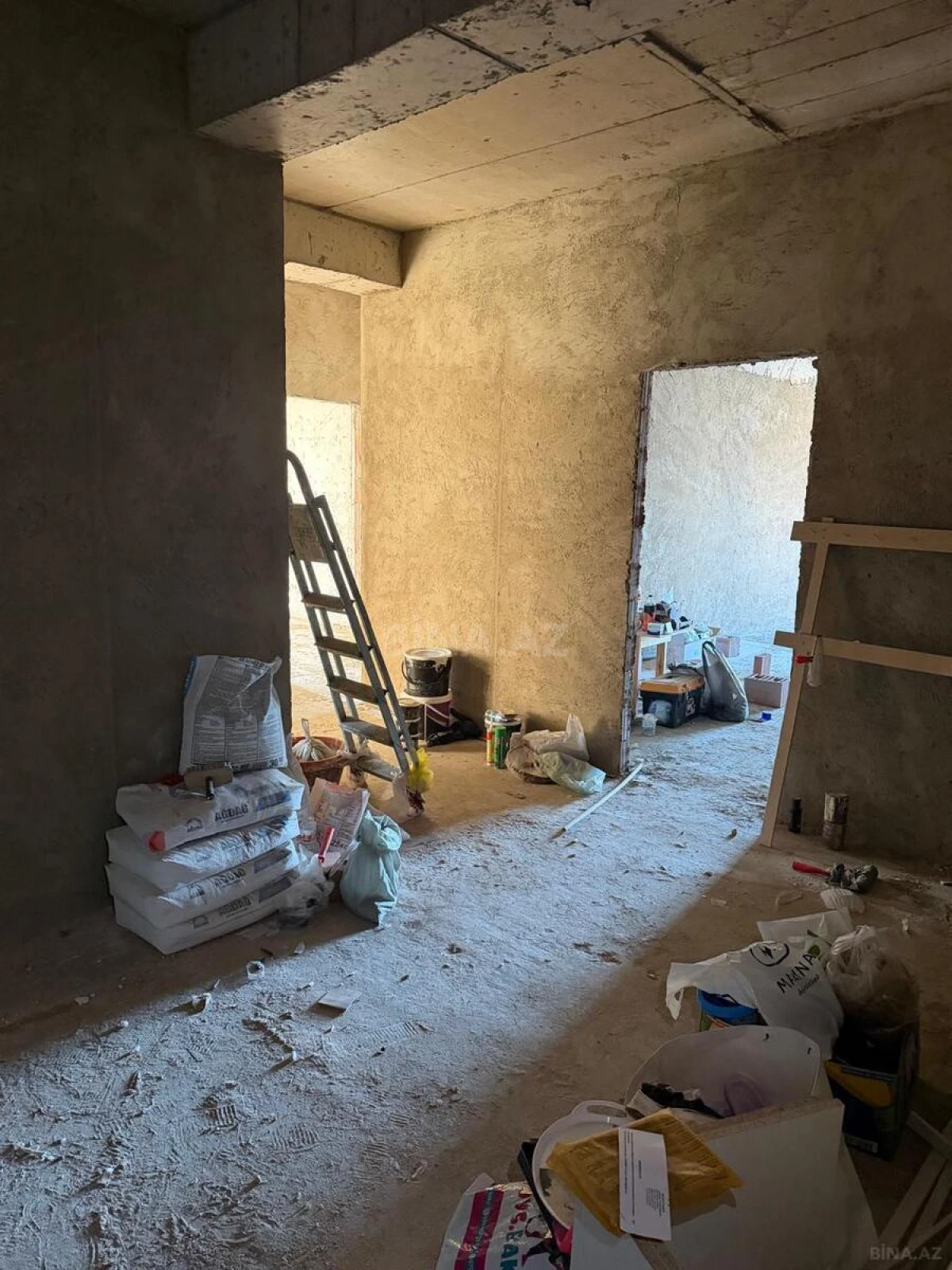 Satılır 4 otaqlı mənzil 200 m²