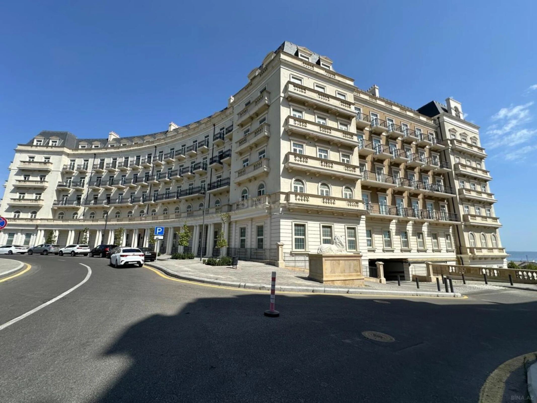 Satılır 4 otaqlı mənzil 175 m²