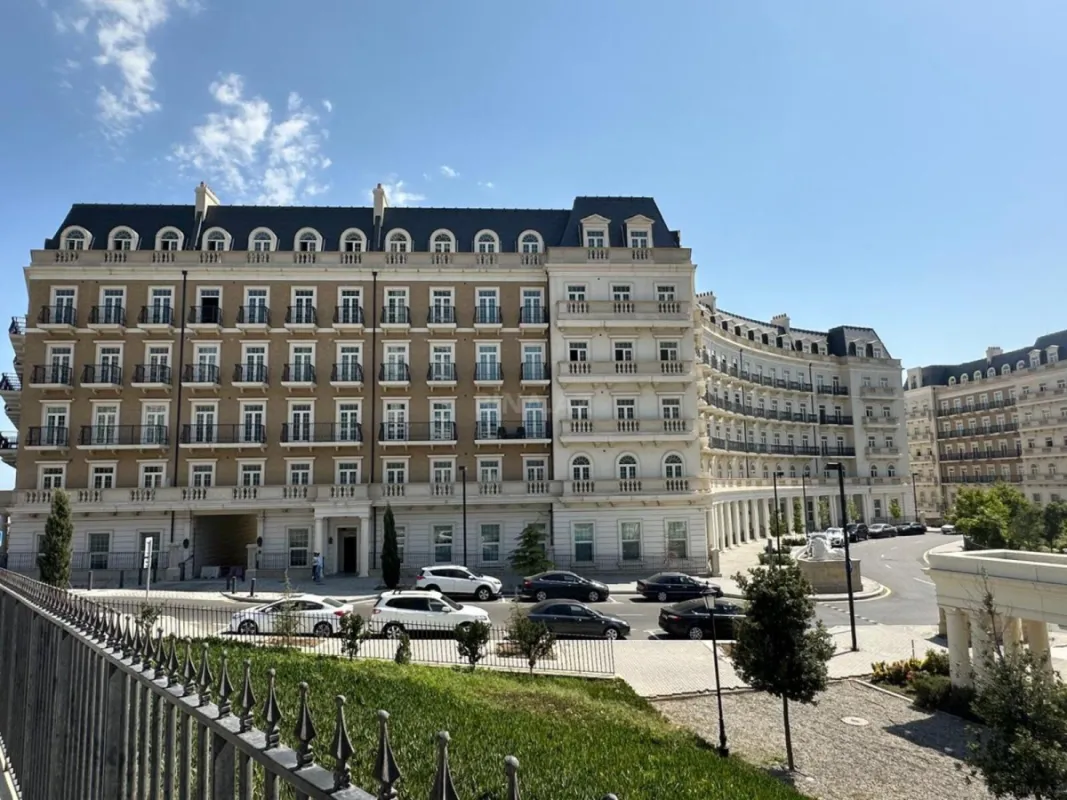 Satılır 4 otaqlı mənzil 175 m²